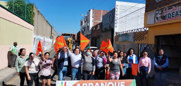Inicia obra de pavimentación en calle Defensores de Uriangato